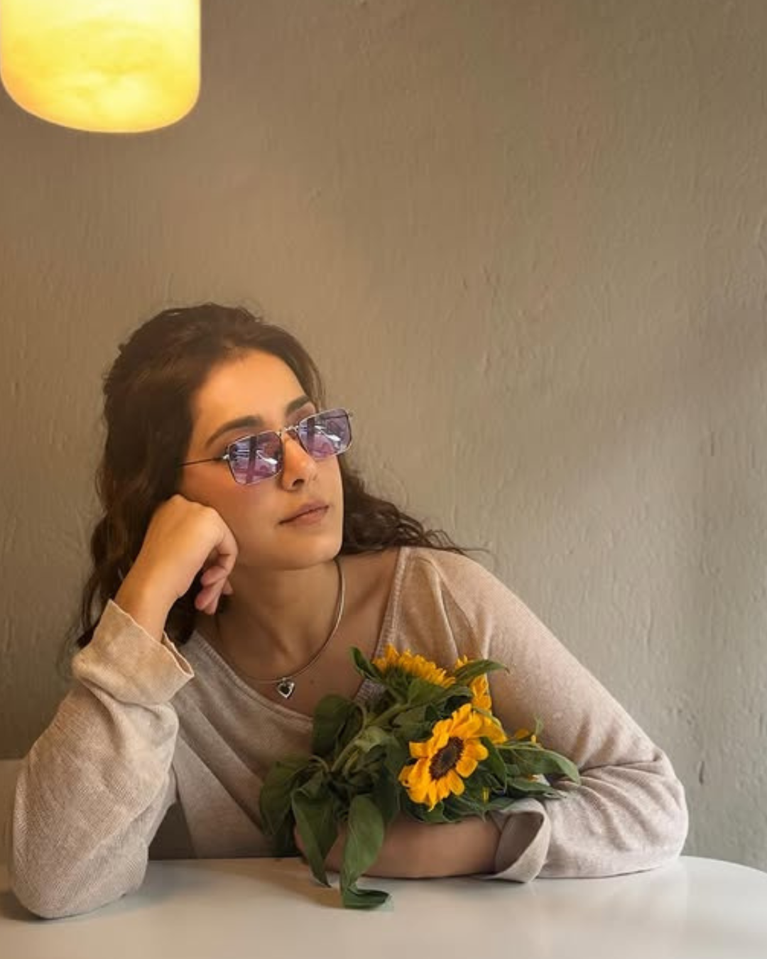 Raashii Khanna : స్టైలిష్ లుక్ లో రాశి ఖన్నా.. వావ్ సూపర్ అంటున్న నెటిజన్లు..