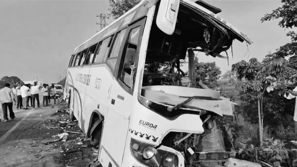 Road Accident: ఘోర రోడ్డు ప్రమాదం.. స్పాట్‌లోనే ఏడుగురు మృతి
