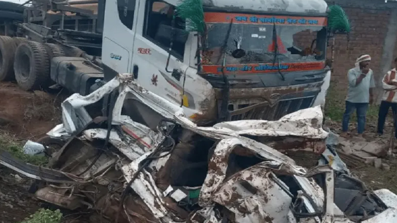 Road Accident: ఘోర రోడ్డు ప్రమాదం.. స్పాట్ లోనే 9 మంది మృతి