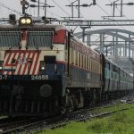 Robbery in Train: రెచ్చిపోయిన దొంగలు.. సిగ్నల్ వైర్లు కట్ చేసి.. చెంగల్‌పట్టు ఎక్స్‌ప్రెస్‌లో భారీ దోపిడీ