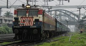 Robbery in Train: రెచ్చిపోయిన దొంగలు.. సిగ్నల్ వైర్లు కట్ చేసి.. చెంగల్‌పట్టు ఎక్స్‌ప్రెస్‌లో భారీ దోపిడీ