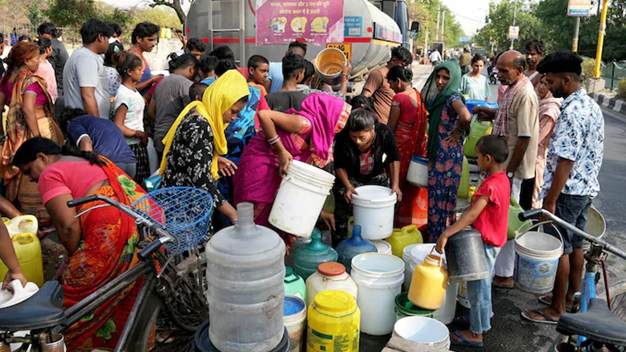 Visakhapatnam: విశాఖ లో వాటర్ బంద్.. అల్లాడుతున్న నగర వాసులు