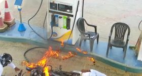 Petrol Bunk Explosion: హైదరాబాద్‌లో పేలుడు కలకలం.. ఇద్దరికి తీవ్రగాయాలు