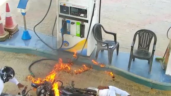 Petrol Bunk Explosion: హైదరాబాద్‌లో పేలుడు కలకలం.. ఇద్దరికి తీవ్రగాయాలు