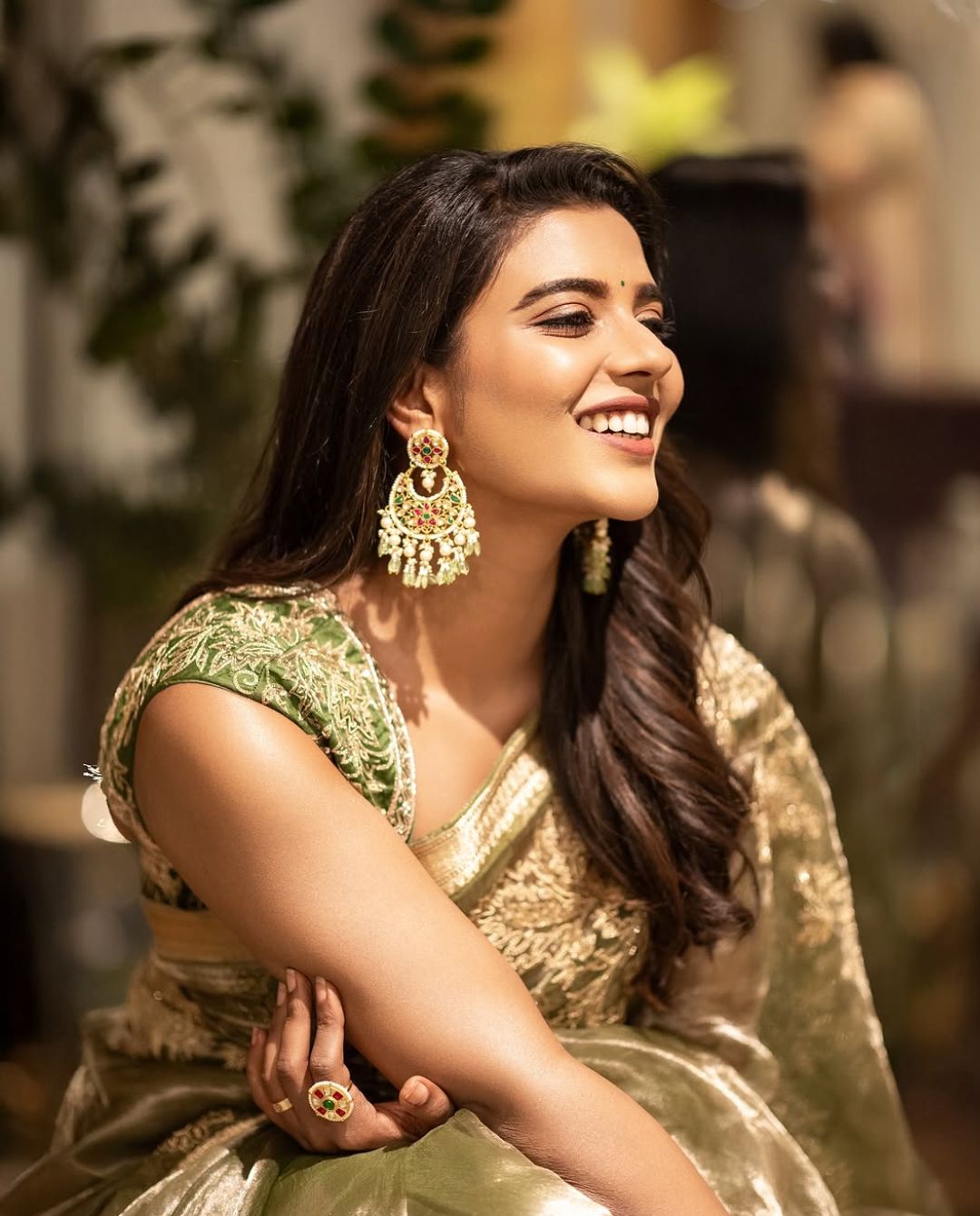 Aishwarya Rajesh: చీర కట్టులో ఉక్కిరిబిక్కిరి చేస్తున్న ఐశ్వర్య రాజేష్.. ఫొటోస్ వైరల్!