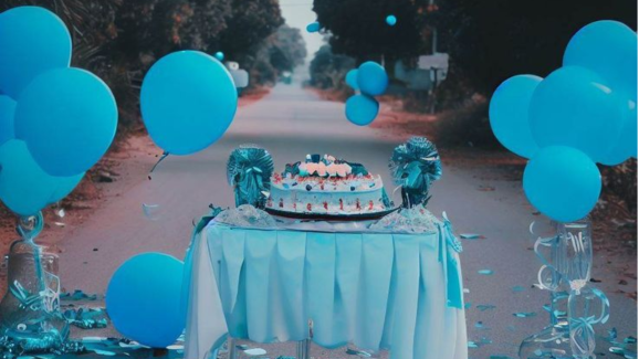 Birthday Party: రోడ్లమీద అర్థరాత్రి బర్త్ డే చేసుకుంటున్నారా..? బీ కేర్ ఫుల్.. ఈ వీడియో మీకోసమే