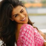 Genelia: కన్నుగీటుతూ కుర్రాళ్లకు కునుకులేకుండా చేస్తున్న జెనీలియా.. ఏంటి మేడం మరీనూ!