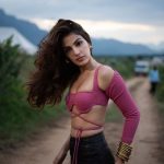 Rhea Chakraborty: గ్లామర్ తో కాకరేపుతున్న సుశాంత్ గర్ల్ ఫ్రెండ్.. దారిలో అడ్డంగా..!