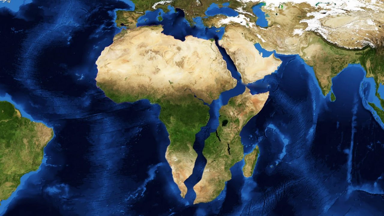Africa Tearing: ఆఫ్రికా ఖండం ముక్కలవడం మొదలైంది.. ఇండియాను ఢీకొంటుందా?