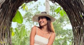 Priya Prakash Varrier: గ్లామర్ తో సెగలు పుట్టిస్తున్న ప్రియా ప్రకాష్.. ఆ ఫోజు చూసారా?