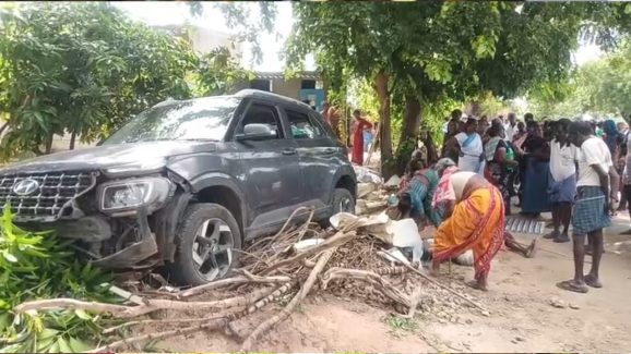 BREAKING NEWS : ఇంట్లోకి దూసుకెళ్లిన కారు.. ఇద్దరు మృతి..