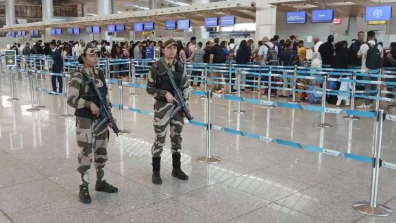 Hyderabad : ఎయిర్‌పోర్ట్‌లో యువతి అరెస్ట్.. ఎలా దొరికిపోయిందంటే..