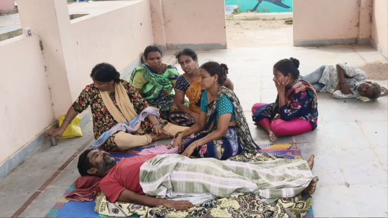 Telangana : బతికుండగానే శ్మశానానికి.. ఘోరం