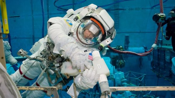 Treatment In Space: డాక్టర్లు లేని అంతరిక్షంలో వ్యోమగాములకు చికిత్స ఎలా? గుండె నొప్పి వస్తే ఏం చేస్తారు?