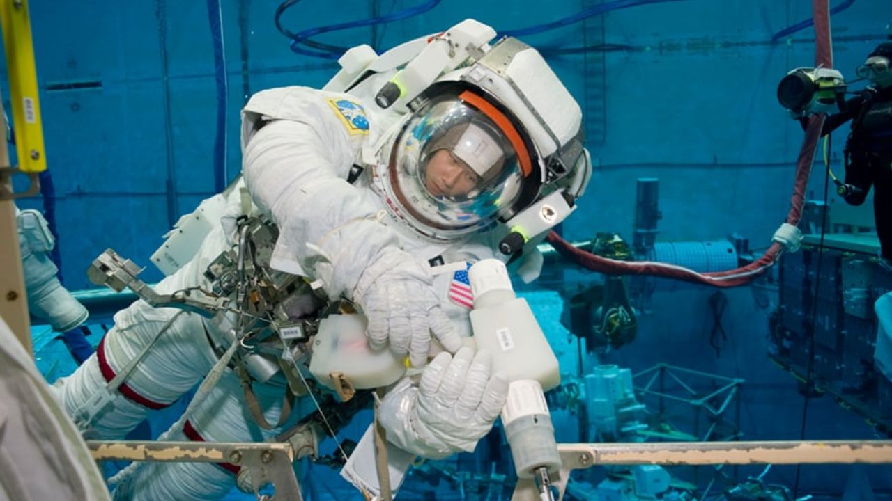 Treatment In Space: డాక్టర్లు లేని అంతరిక్షంలో వ్యోమగాములకు చికిత్స ఎలా? గుండె నొప్పి వస్తే ఏం చేస్తారు?