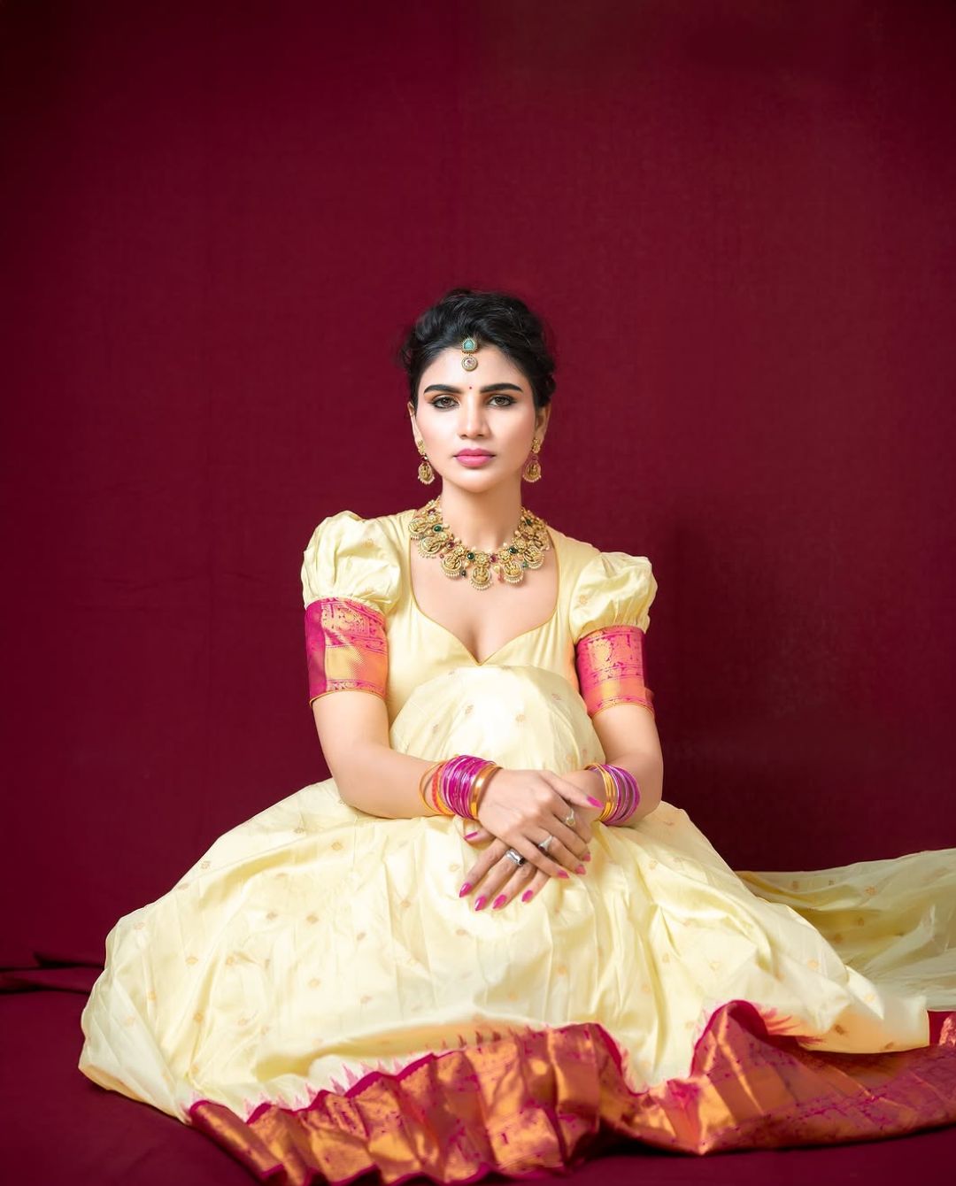 Jabardast Varsha: పైట తీసి మరీ పరువాలతో పిచ్చెక్కిస్తున్న వర్ష!