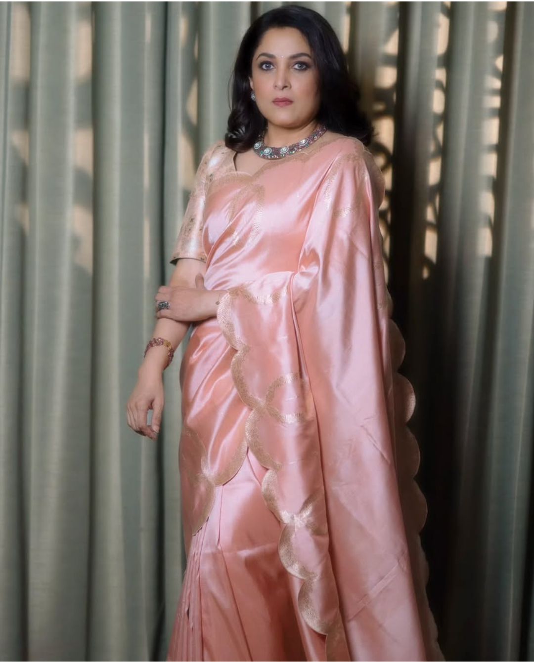 Ramya Krishnan: యంగ్ హీరోయిన్స్ ని ఫాలో అవుతున్న సీనియర్ బ్యూటీ.. దేనికోసం మేడమ్!