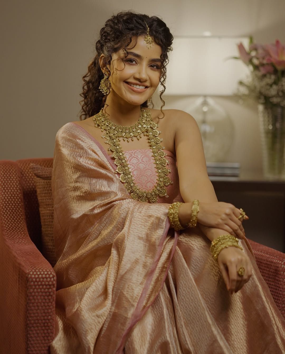 Anupama Parameswaran: మహారాణిలా దర్శనమిచ్చిన అనుపమా.. నీ మేనిఛాయకు బంగారం కూడా వెలవెలబోతోంది సఖి!