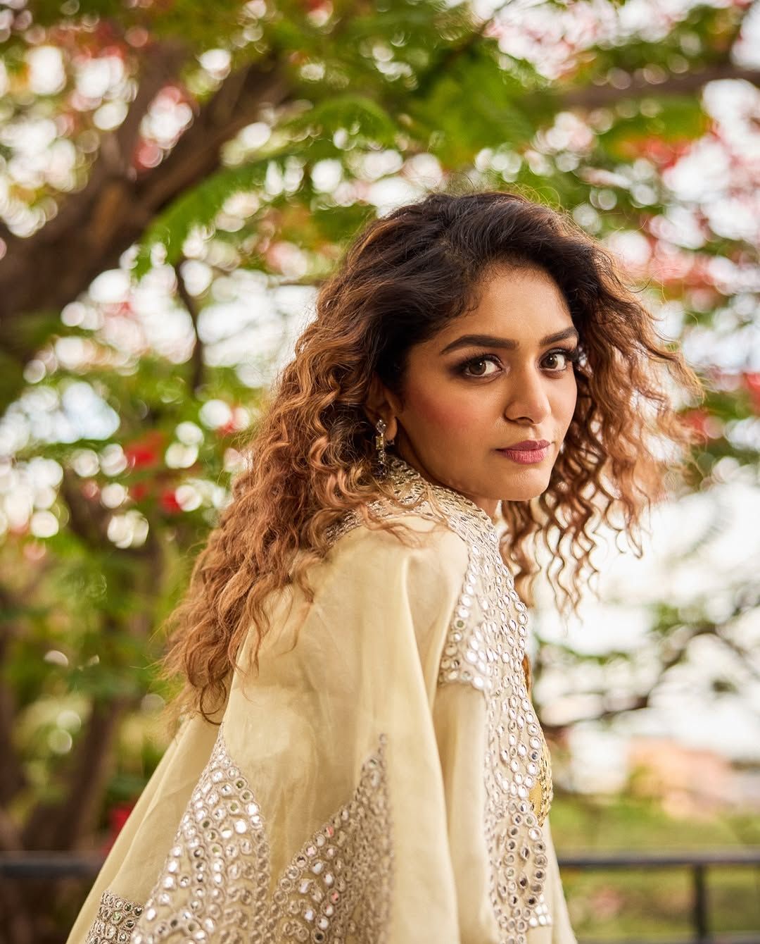Aditi Shankar: ఆ కళ్ళతోనే మాయ చేస్తావా చెలి.. కుర్రాళ్ల పరిస్థితేంటి?