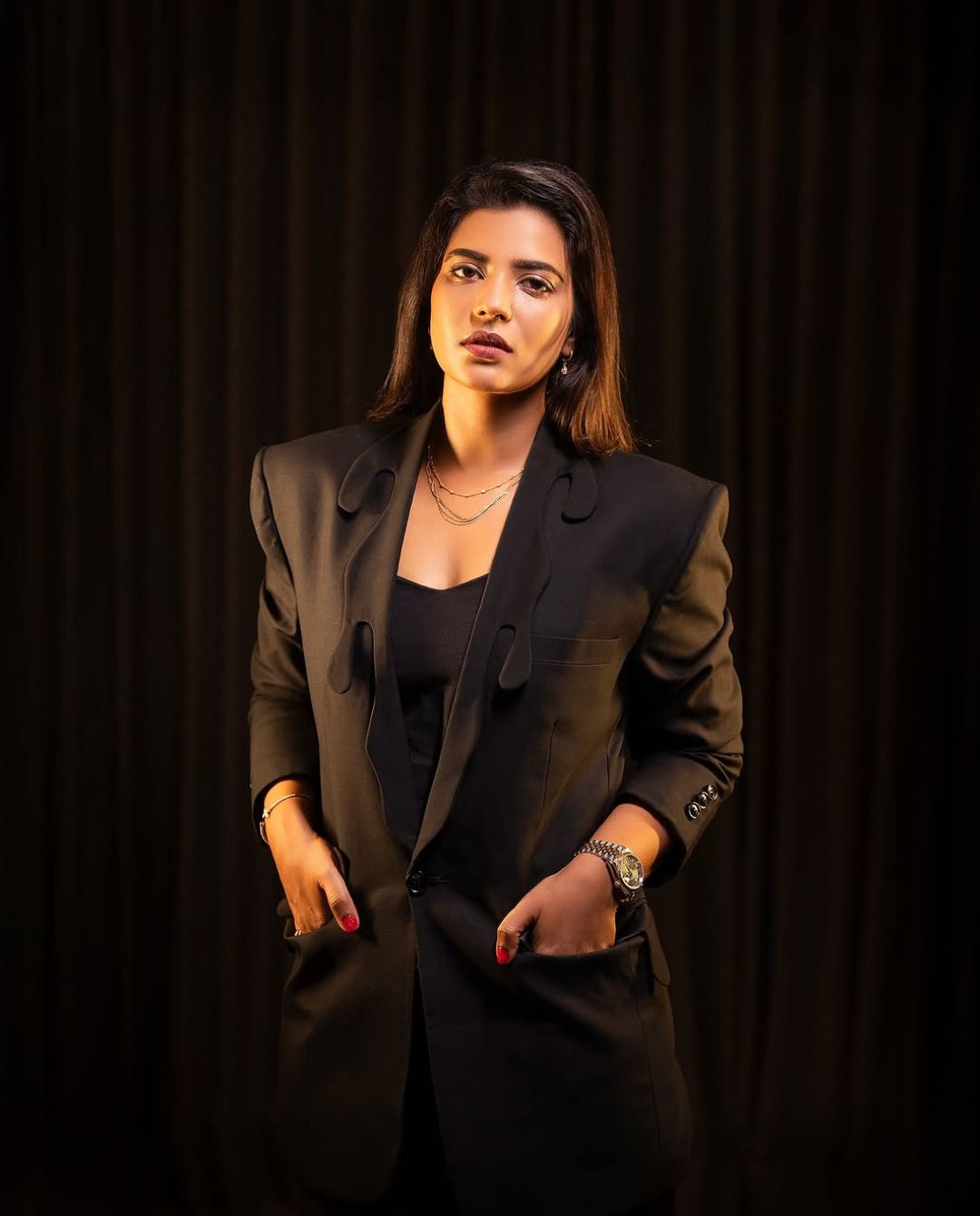 Aishwarya Rajesh: సూట్ లో దర్శనమిచ్చిన ఐశ్వర్య రాజేష్.. అయినా తగ్గని గ్లామర్!
