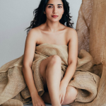  Ruhani Sharma : అన్నీ విప్పేసి.. గోనె సంచి కప్పుకుని.. రుహానీ శర్మ అరాచకం