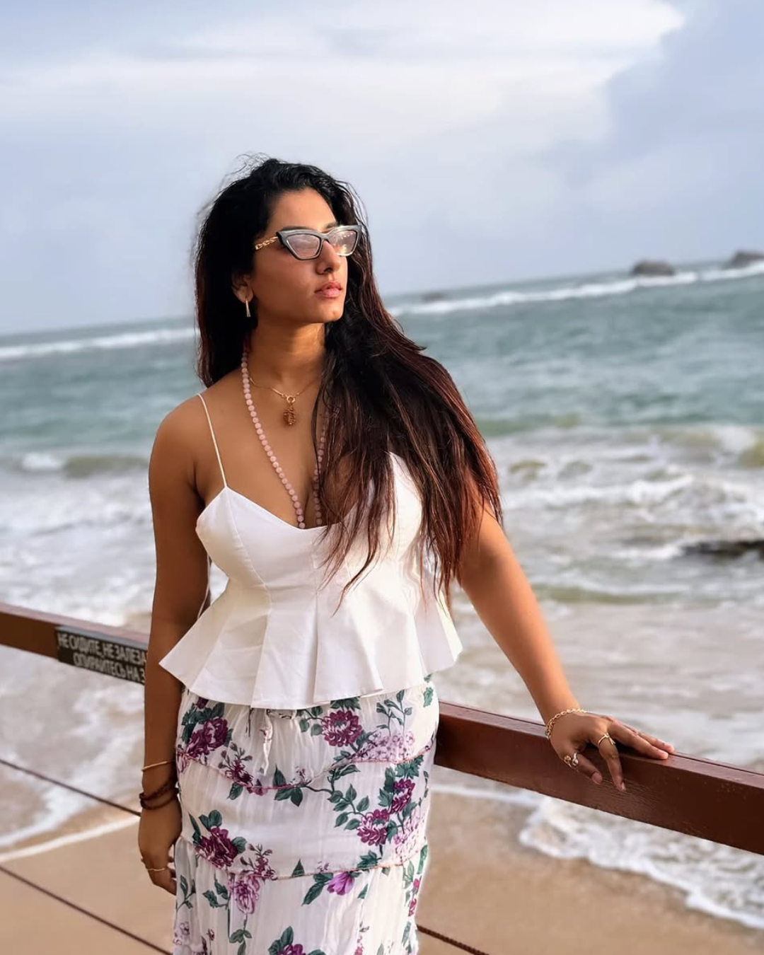 Vishnu Priya: అందాలతో హద్దులు చెరిపేసిన విష్ణు ప్రియ.. చూపులతో చంపేస్తుంది మావా..