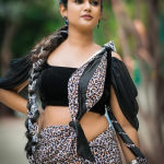 Ariana Glory : నల్లంచు చీరలో అరియనా అరాచకం.. అబ్బా ఏంది మామ ఈ స్టిల్స్…