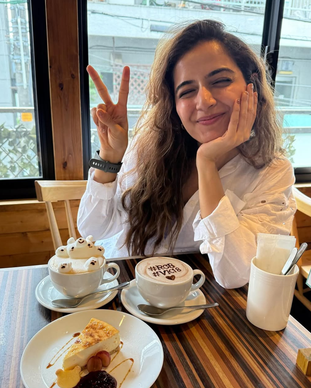 Ashika Ranganath : కాఫీ కప్ తో ఆషికా క్యూట్ సెల్ఫీ..