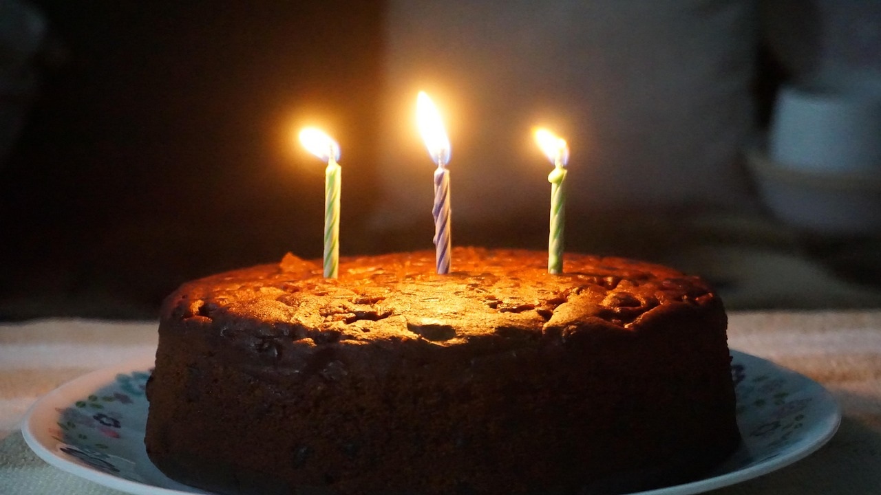 Birthday Candles: పుట్టినరోజున బర్త్ డే కొవ్వొత్తులని ఆర్పడం మంచిదా కాదా? శాస్త్రాలు ఏం చెబుతున్నాయి?