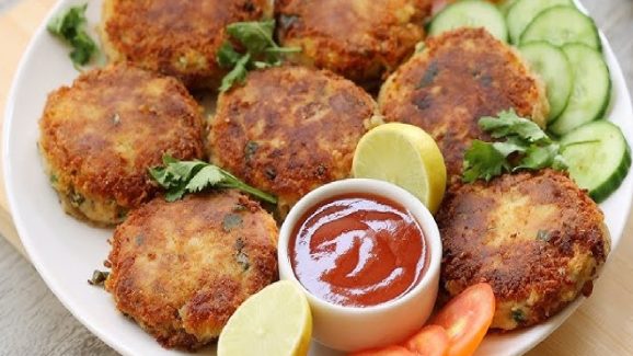 Chicken Kebab: చికెన్ బంగాళదుంప కబాబ్ ఇలా చేశారంటే లొట్టలు వేసుకుంటూ తినేస్తారు, ఇదిగో రెసిపీ