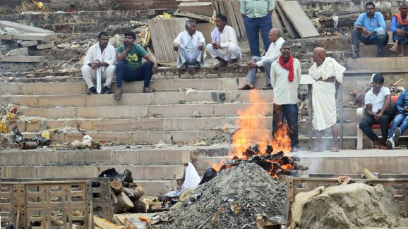 Cremation: స్త్రీలు దహన సంస్కారాలకు వెళ్లడం ఎందుకు నిషేధం? ఆ రహస్యం ఇదే