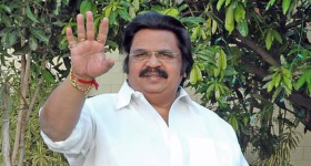 Dasari Narayana Rao: స్కూల్ ఫీజు కట్టలేక. ఆ పని చేసిన డైరెక్టర్.. స్టోరీ వింటే కన్నీళ్లు ఆగవు..