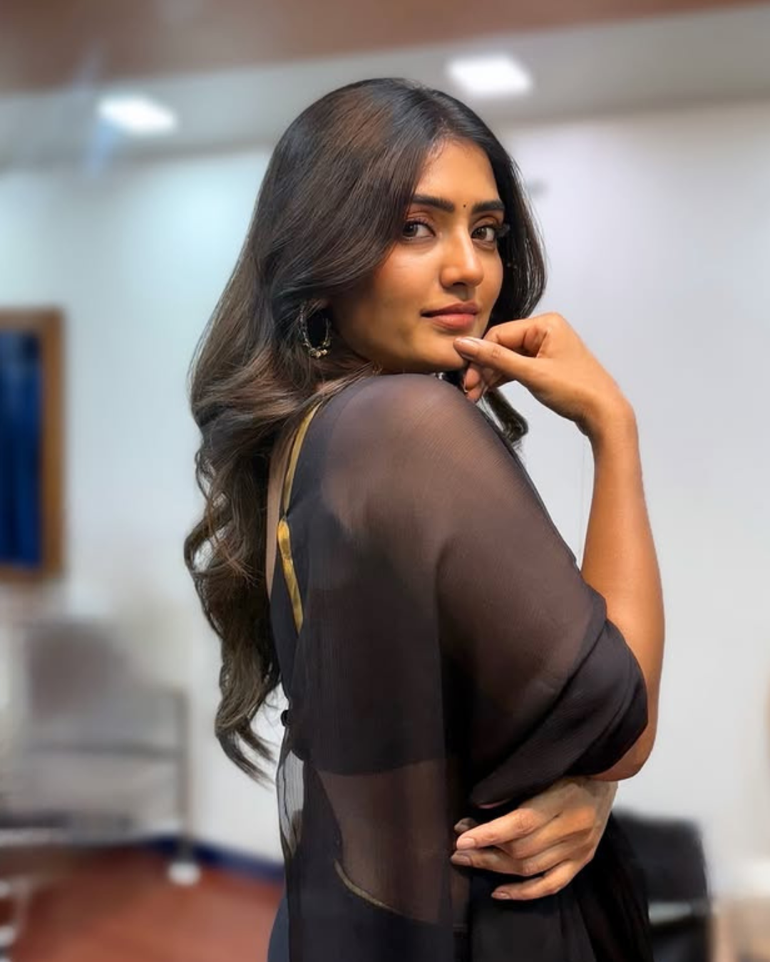 Eesha Rebba : బ్లాక్ శారీలో క్యూట్ లుక్ లో ఈషా రెబ్బా.. ఫోటోలు వైరల్..