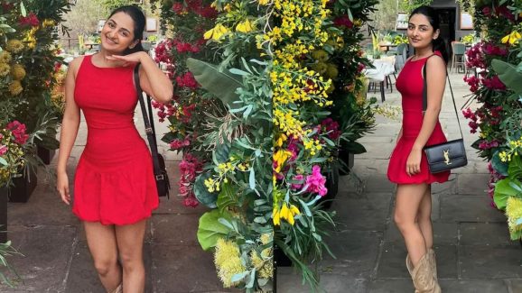Esther Anil: వెంకటేష్ రీల్ కూతురు ఏంట్రా ఇంత హాట్ గా ఉంది.. దేవుడా ఆ అందాలు..