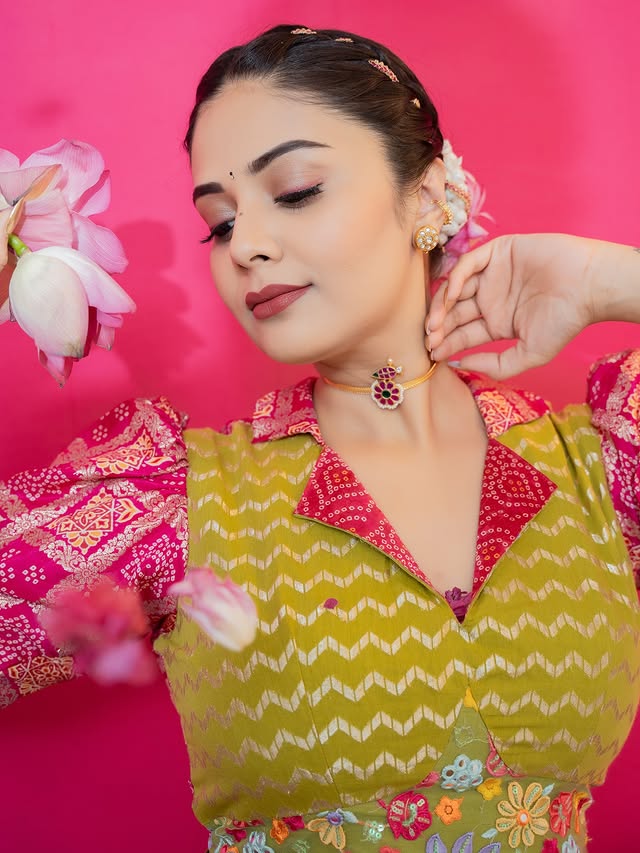 Sreemukhi (Source /Instagram) Sreemukhi Photo Gallery