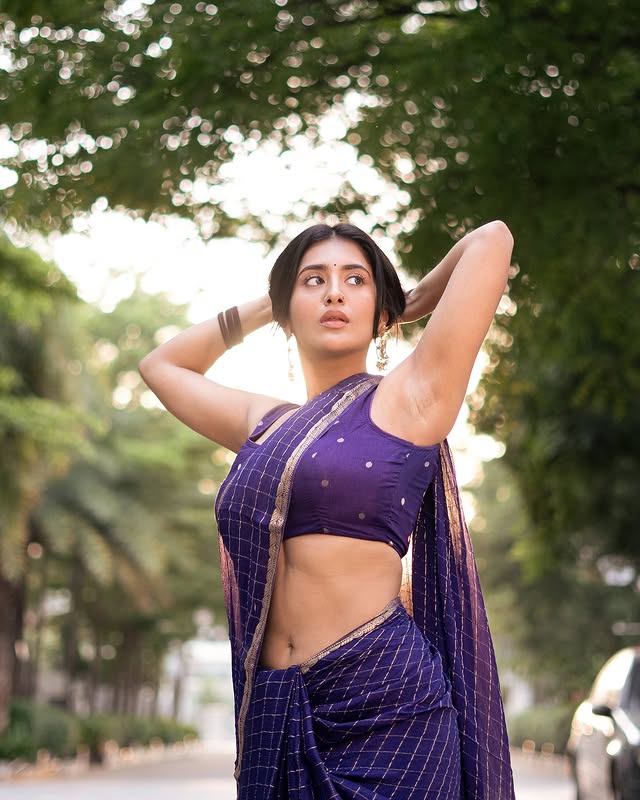 Raashi Singh photo Gallery