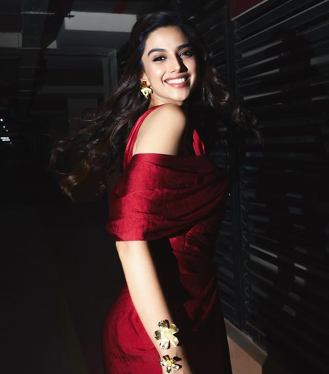 Meenakshi Chaudhary Photo Gallery