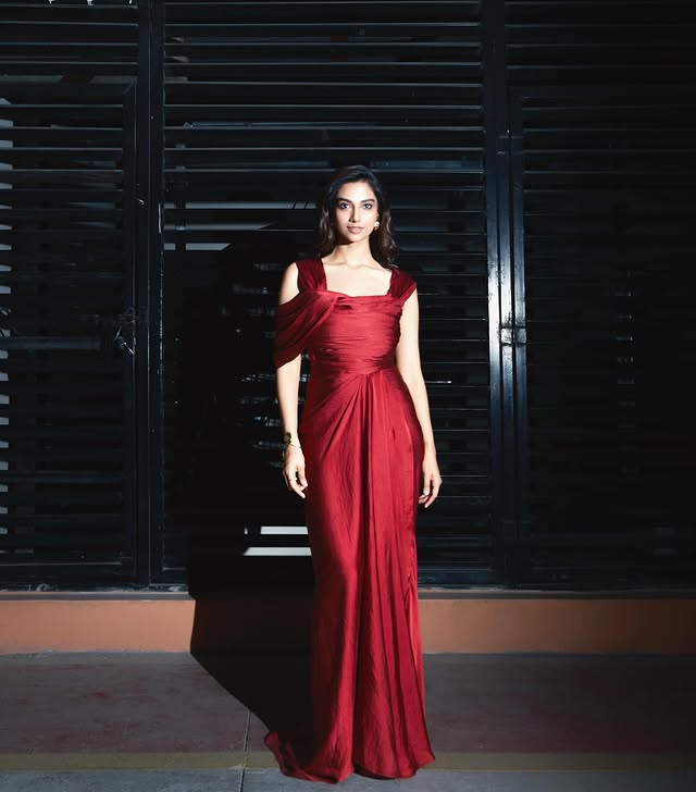 Meenakshi Chaudhary Photo Gallery