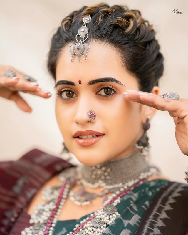 Sravanthi Chokarapu Photo Gallery  