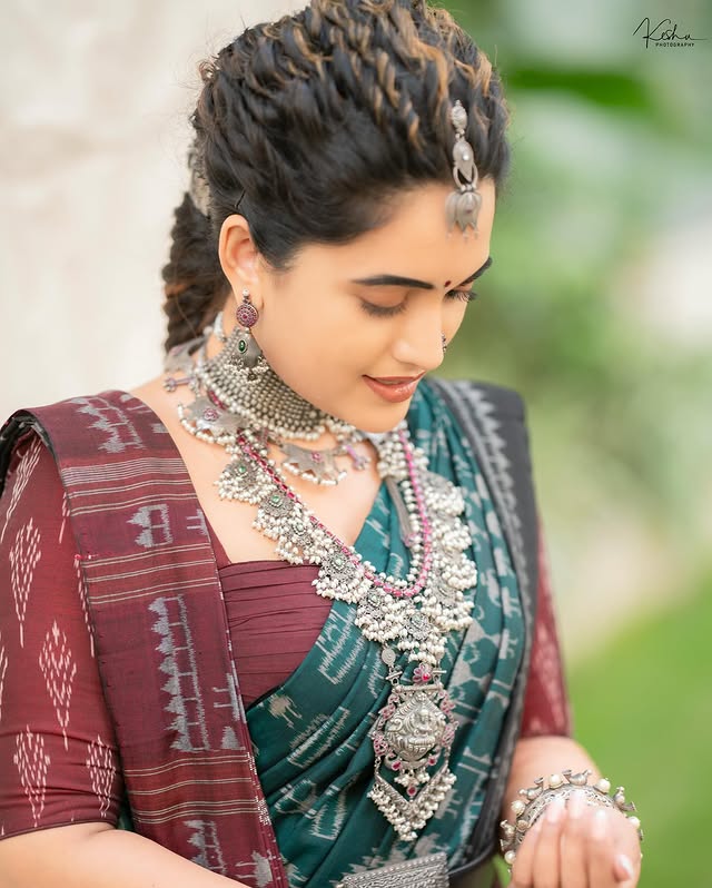 Sravanthi Chokarapu Photo Gallery  