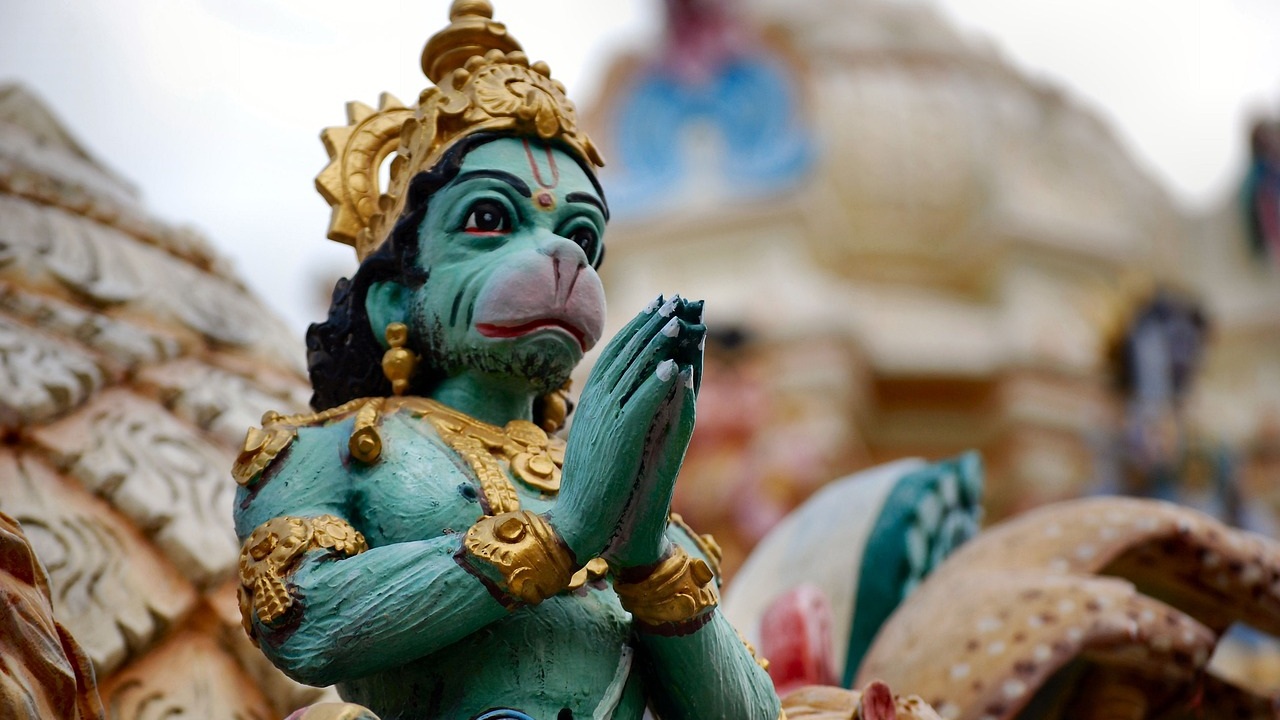 Hanuman Puja: హనుమంతుడి పాదాలను స్త్రీలు ఎందుకు తాకకూడదో తెలుసా?
