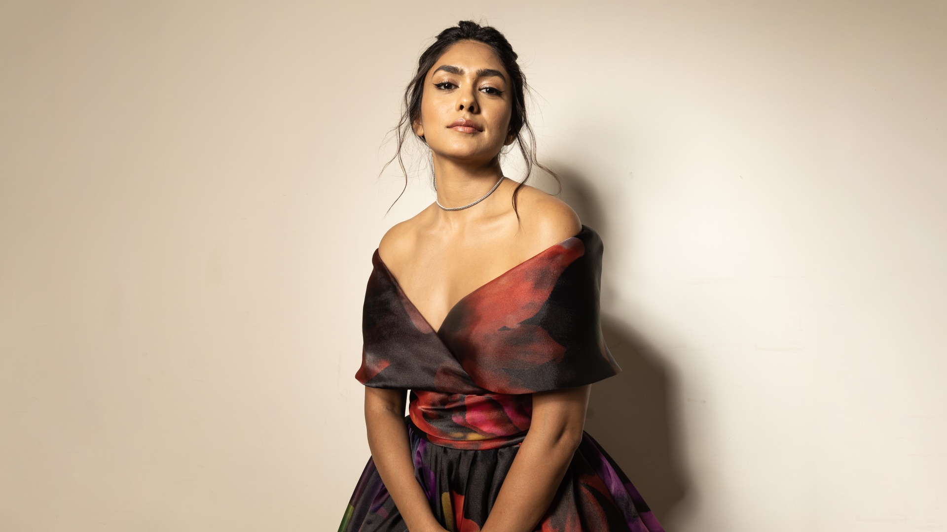 Mrunal Thakur: అతడినే నమ్ముకున్న మృణాల్.. ఏం చేస్తాడో..?