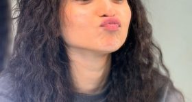 Shobha Shetty: రెడ్ శారీలో మతులు పోగొడుతున్న బిగ్ బాస్ బ్యూటీ..నడుము మడతలు చూపిస్తూ!