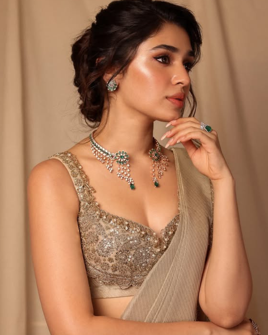 Krithi Shetty : అబ్బా.. ఏముంది బేబమ్మ.. చూపు తిప్పుకోవడం కష్టమే..
