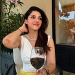Mehareen Pirzada : చేతిలో వైన్ గ్లాస్ పట్టుకొని మెహ్రీన్ కొంటె పోజులు.. బాపురే టూ మచ్..