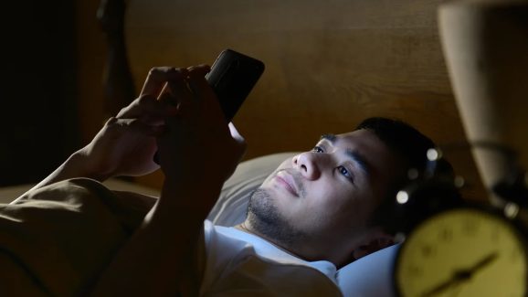 Side Effects of late Sleep: అర్థరాత్రి వరకు మేల్కొంటున్నారా.. అయితే కోరి ప్రమాదాన్ని తెచ్చుకున్నట్లే..