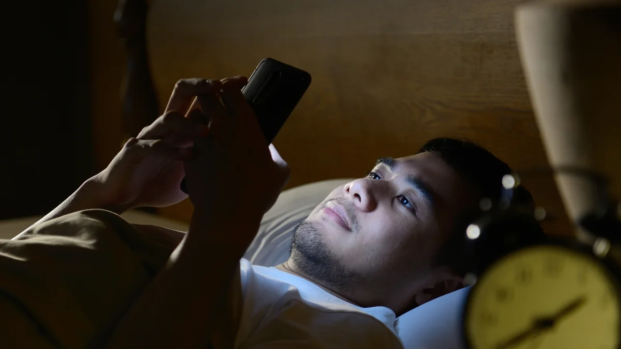 Side Effects of late Sleep: అర్థరాత్రి వరకు మేల్కొంటున్నారా.. అయితే కోరి ప్రమాదాన్ని తెచ్చుకున్నట్లే..
