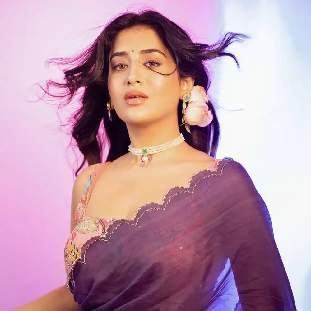 Raashi Singh photo Gallery