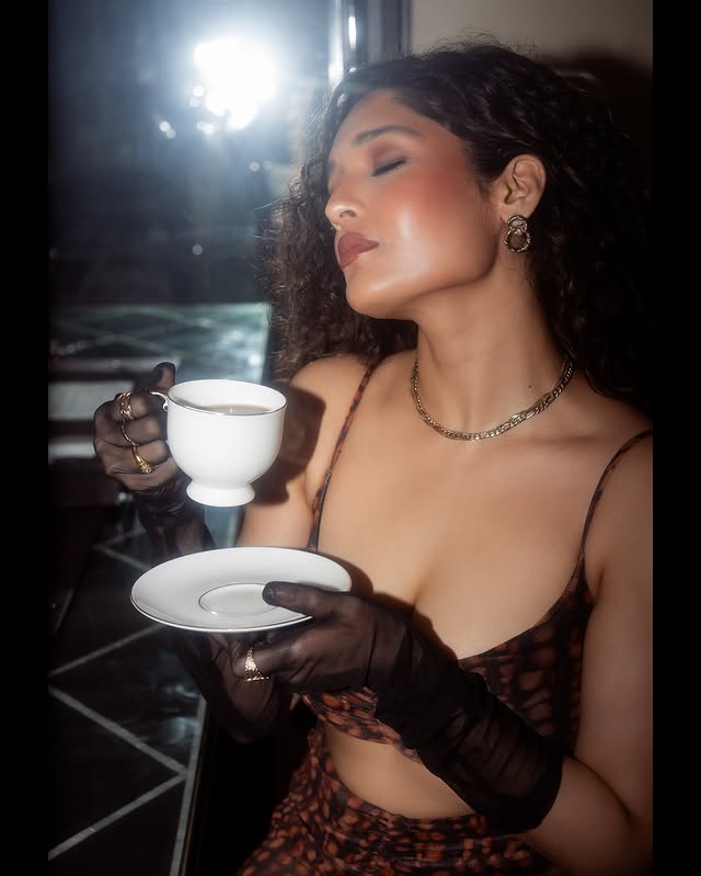 Actress Ritika Singh Photo Gallery