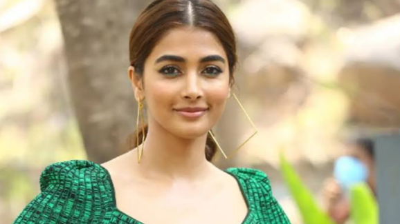 Pooja Hegde : వాటికి ఒప్పుకుంటేనే కెరీర్.. ఆ ఒక్కటే బాధగా ఉంది..?